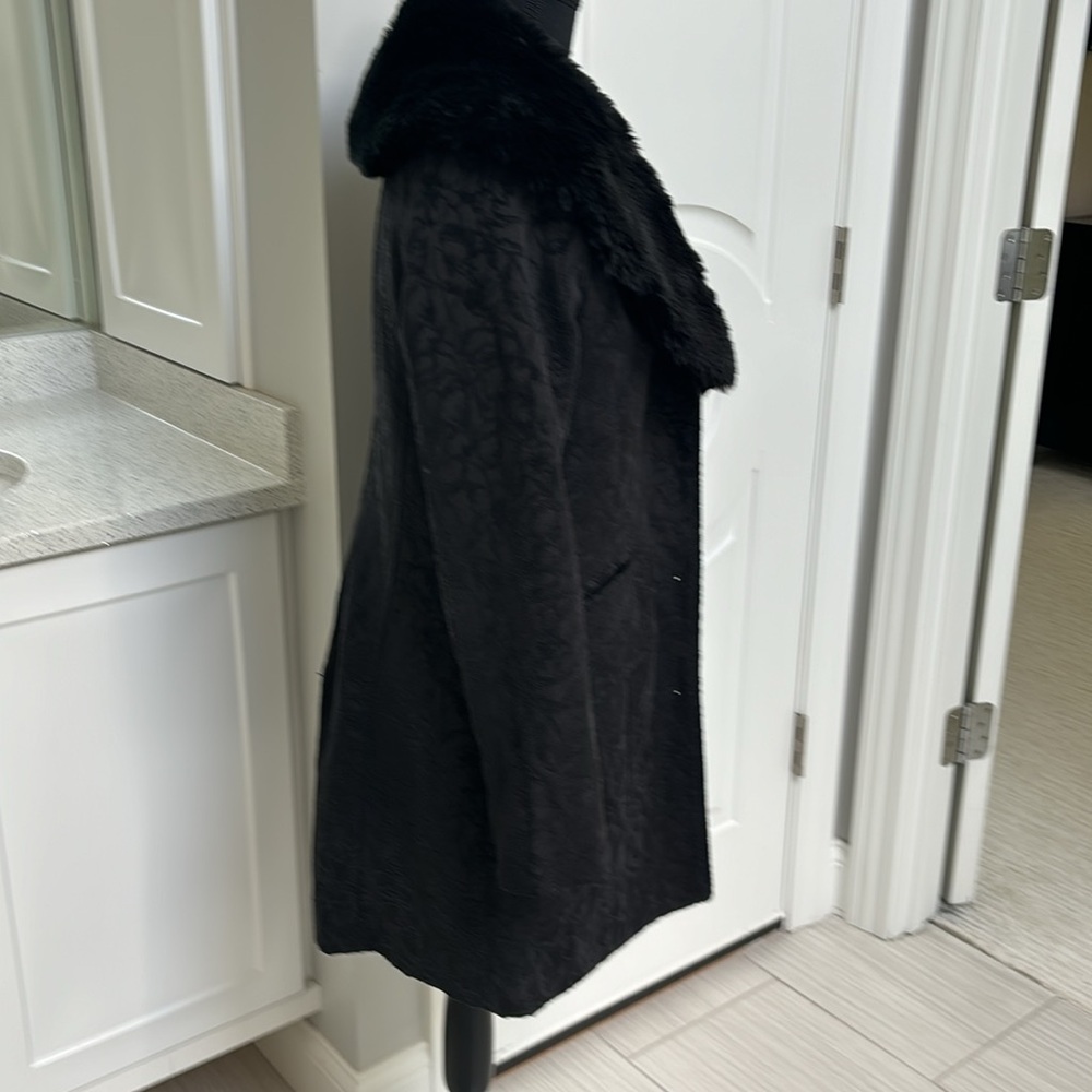 Black patterned Dress Coat By Xhilaration size small. Removable fur collar. - Picture 6 of 13